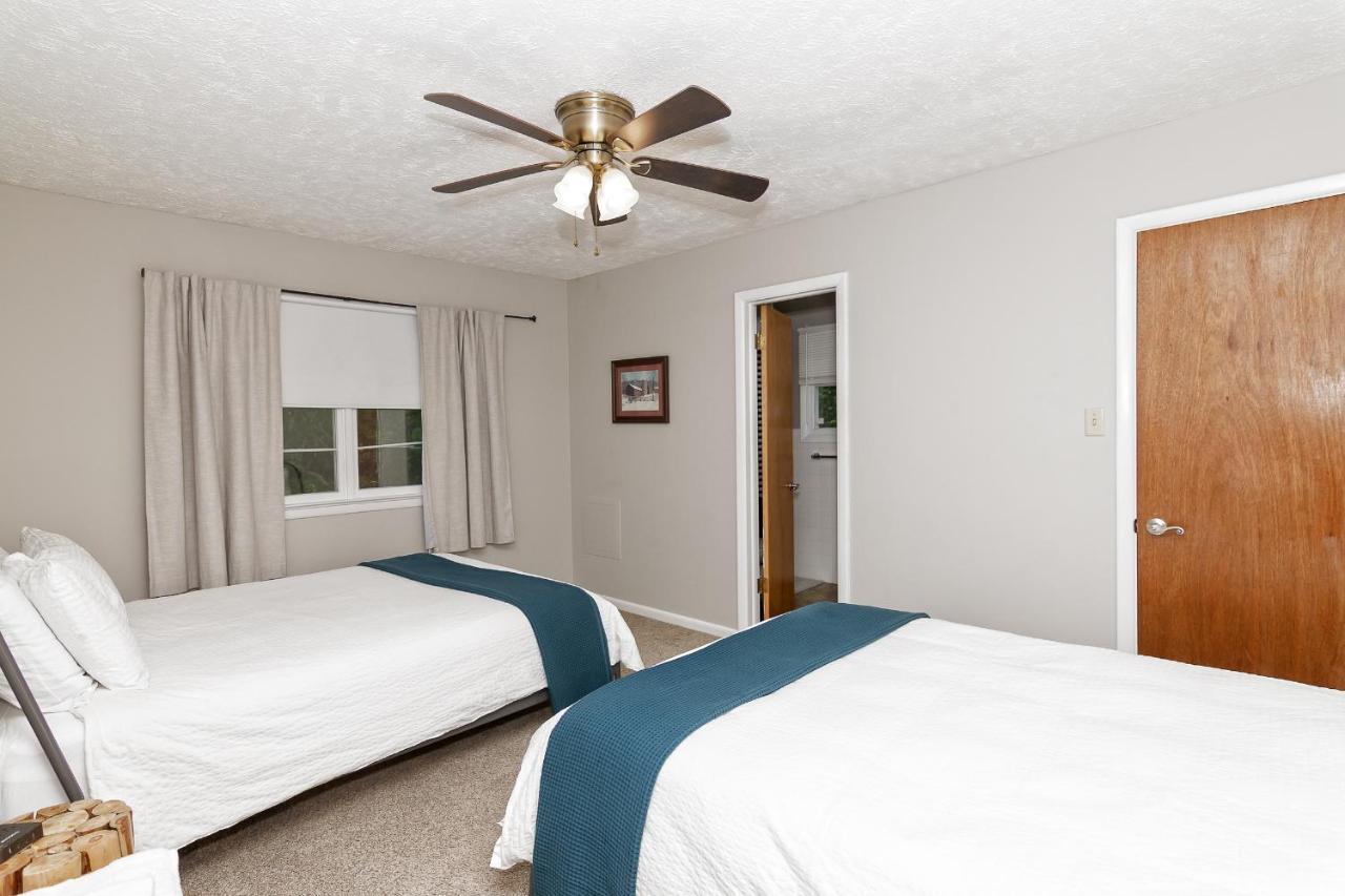 Camelback Rd Rancher- On One Acre & Near Attractions * Tannersville